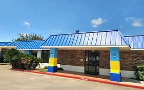 Days Inn By Wyndham Seguin Tx